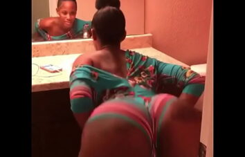 sexy black girl twerking