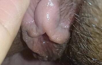 Very wet big clit